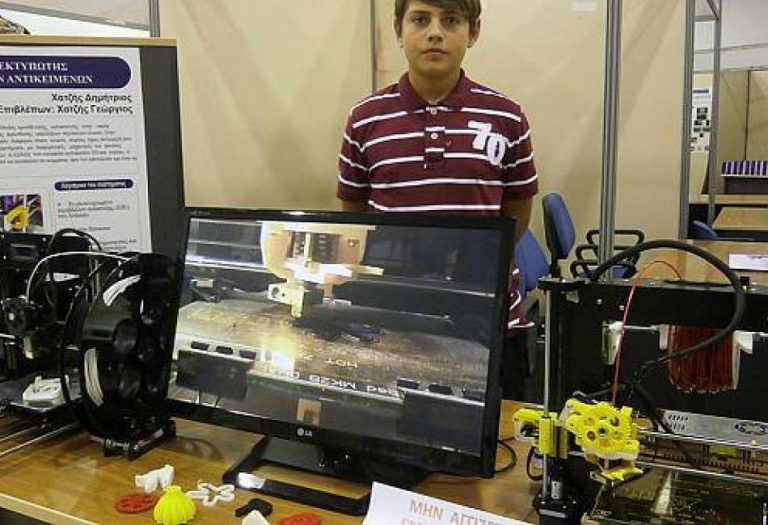 Μαθητής γυμνασίου κατασκεύασε με τρισδιάστατη εκτύπωση και προγραμμάτισε ρομποτικό χέρι