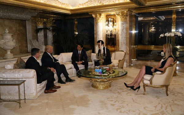 Ανεξήγητη η παρουσία της κόρης του Τραμπ , Ιβάνκα στην συνάντηση του με τον Ιάπωνα πρωθυπουργό