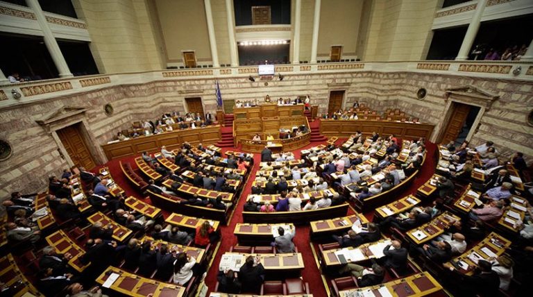 Βουλή: Υπερψηφίστηκε στην αρμόδια επιτροπή το νομοσχέδιο για την κινητικότητα στο Δημόσιο