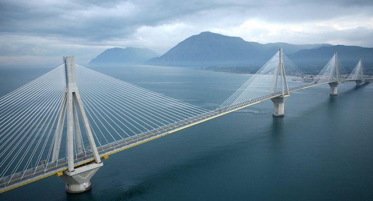 Γυναίκα βούτηξε στο κενό από το ψηλότερο σημείο της γέφυρας Ρίου-Αντιρίου