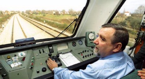 Επερώτηση για τη “διασφάλιση στρατηγικής σύνδεσης μετρικού σιδηροδρόμου Πελοποννήσου –Αττικής”