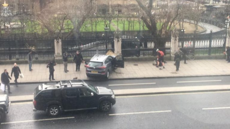 Συλλήψεις για το μακελειό στο Λονδίνο – Ισλαμιστής τρομοκράτης φέρεται πως ήταν ο δράστης