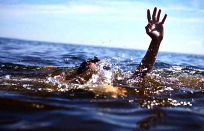 ΕΚΤΑΚΤΟ: Έβγαλαν γυναίκα χωρίς τις αισθήσεις της πριν λίγο στην παραλία του Τολού Ναυπλίου