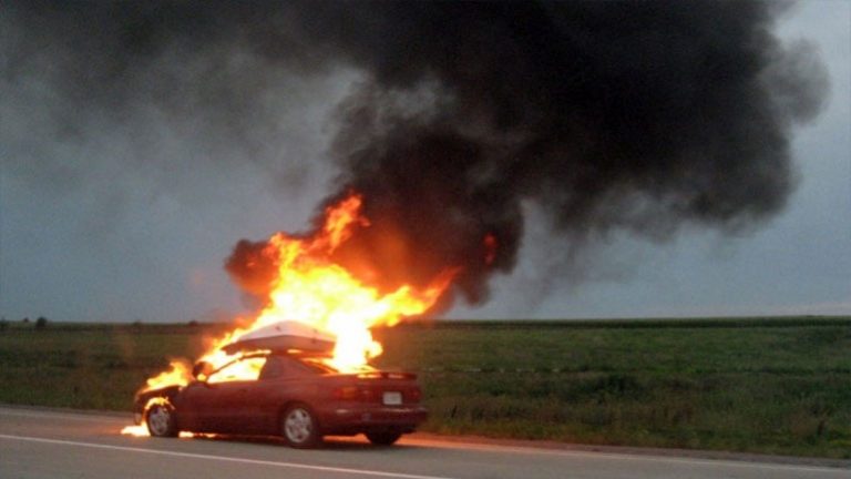 Πριν λίγο: Πυρκαγιά σε όχημα στο Βιβάρι Ναυπλίου
