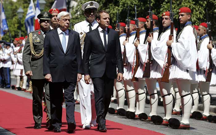Ικανοποίηση της κυβέρνησης για την επίσκεψη Μακρόν – Τα κεντρικά μηνύματα που έστειλε με την παρουσία του από την Αθήνα ο Γάλλος Πρόεδρος