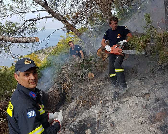 Πυρκαγιά από κεραυνό στην Υδρα,  άμεση η επέμβαση του Εθελοντικού Πυροσβεστικού Κλιμακίου
