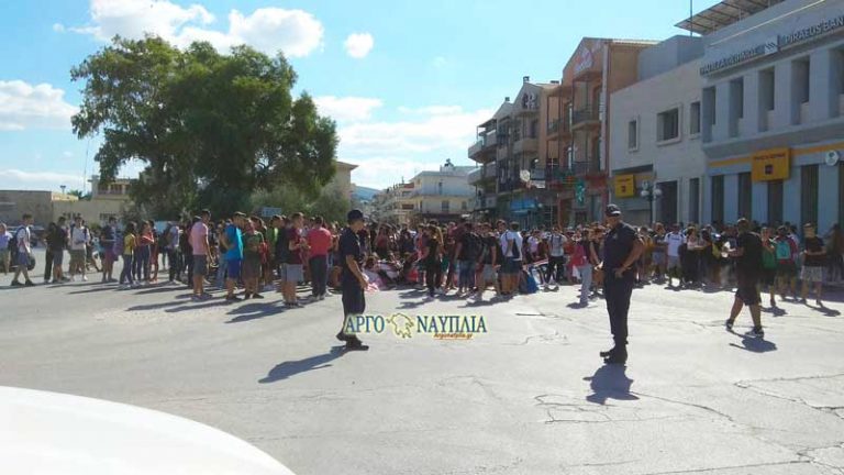 Έκτακτο: Μπροστά στο ΚΤΕΛ η διαμαρτυρία των μαθητών στο Ναύπλιο