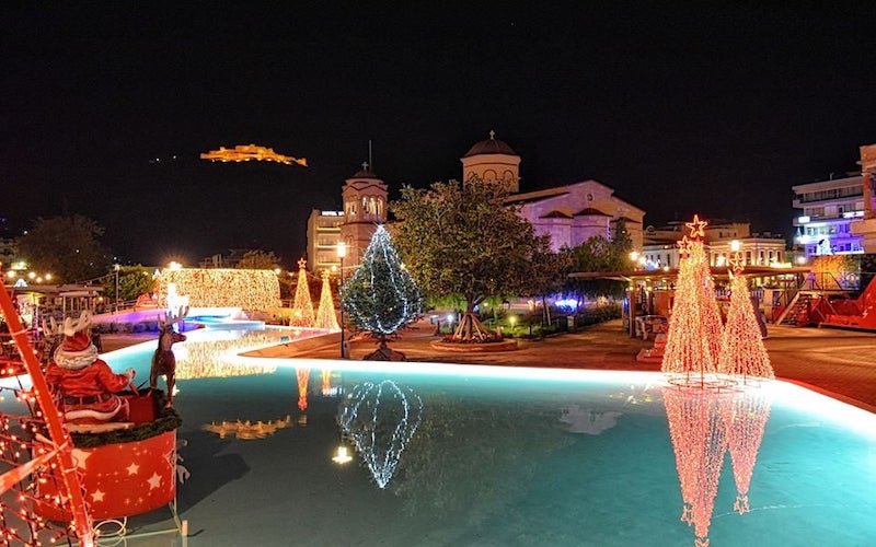 Ο Δήμος Άργους Μυκηνών στόλισε δημιουργώντας ένα λαμπερό Χριστουγεννίατικο σκηνικό