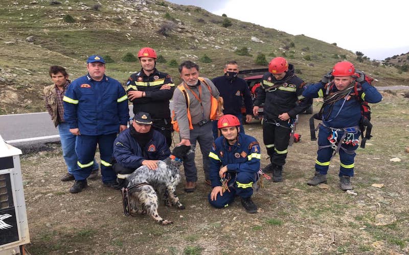 Διάσωση σκύλου με αυτοθυσία άνδρα της Πυροσβεστικής Υπηρεσίας… (+ΒΙΝΤΕΟ)
