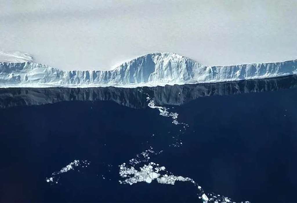 Ανταρκτική: Αποκολλήθηκε τεράστιο παγόβουνο… μεγέθους Παρισιού ή Λονδίνου