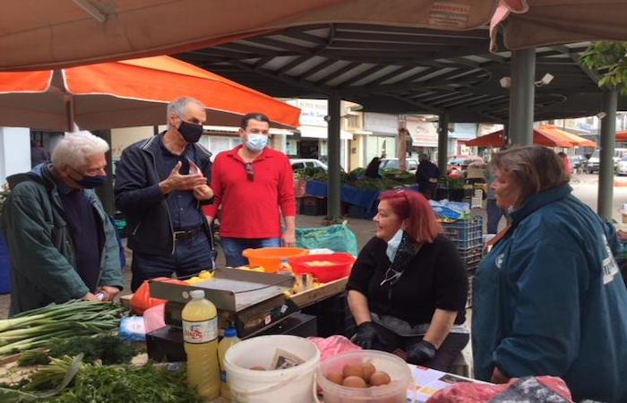 Επίσκεψη Γκιόλα και μελών του ΣΥΡΙΖΑ Άργους στη Λαϊκή Αγορά του Δήμου Άργους -Μυκηνών
