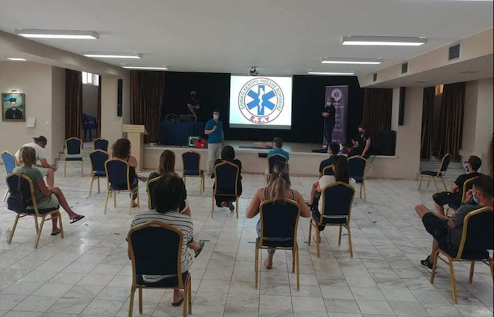 Η ομάδα του ΕΚΑΒ Αργολίδας εκπαίδευσε πολίτες στο Κιβέρι για την χρήση αυτόματου εξωτερικού απινιδωτή