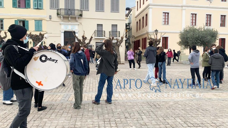 ΒΙΝΤΕΟ: Διαμαρτυρία μετά μουσικής από το Μουσικό Σχολείο Αργολίδας σήμερα στο Ναύπλιο