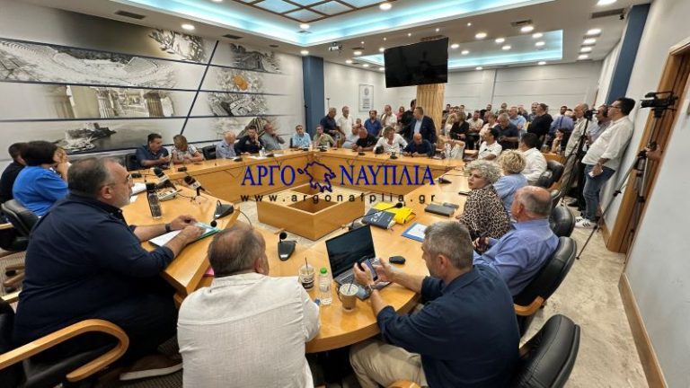 Με εντάσεις το Δημοτικό Συμβούλιο Ναυπλιέων για το συμβάν στην ΔΕΥΑΝ (βίντεο)