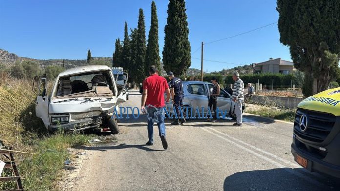 Μετωπική σύγκρουση τροχαίο στα Πυργιώτικα Ναυπλίου