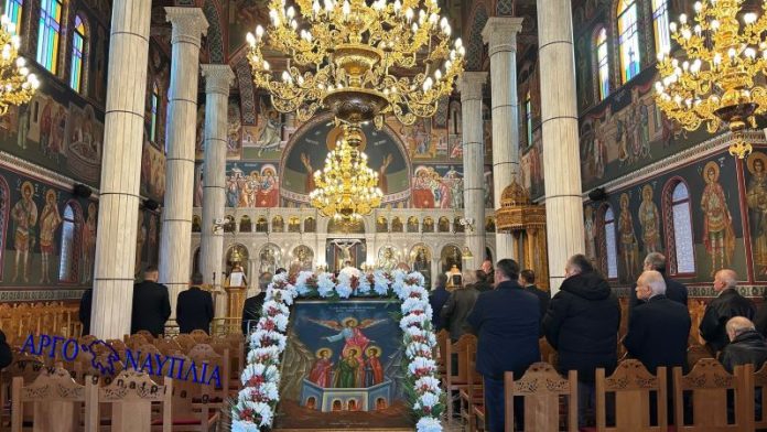 Τους Προστάτες του Αγίους Τρεις Παίδες